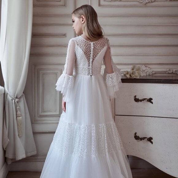 Tulle elegant dress with lace in a classic style for communion or a flower girl - Picture 3 of 3